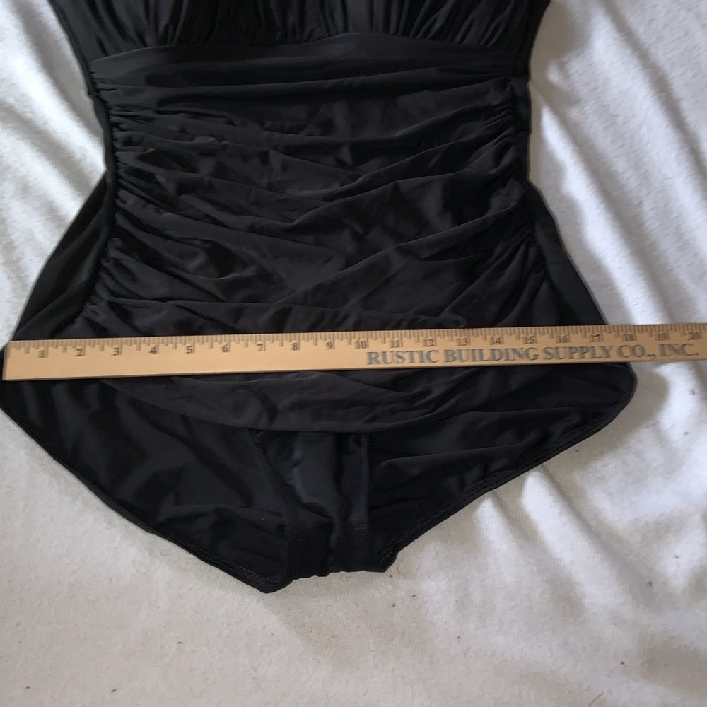 Miracle Suit Black Size 22 One Piece Ruched Front Adjustable Strap Swimsuit nice - Picture 4 of 12